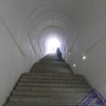 Лестница-тоннель к мавзолею Негуша